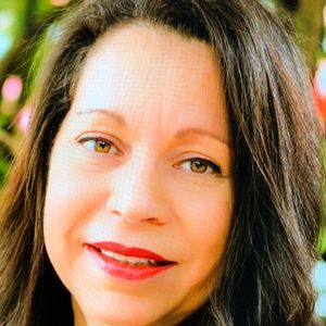 Meet your Posher, Dayra